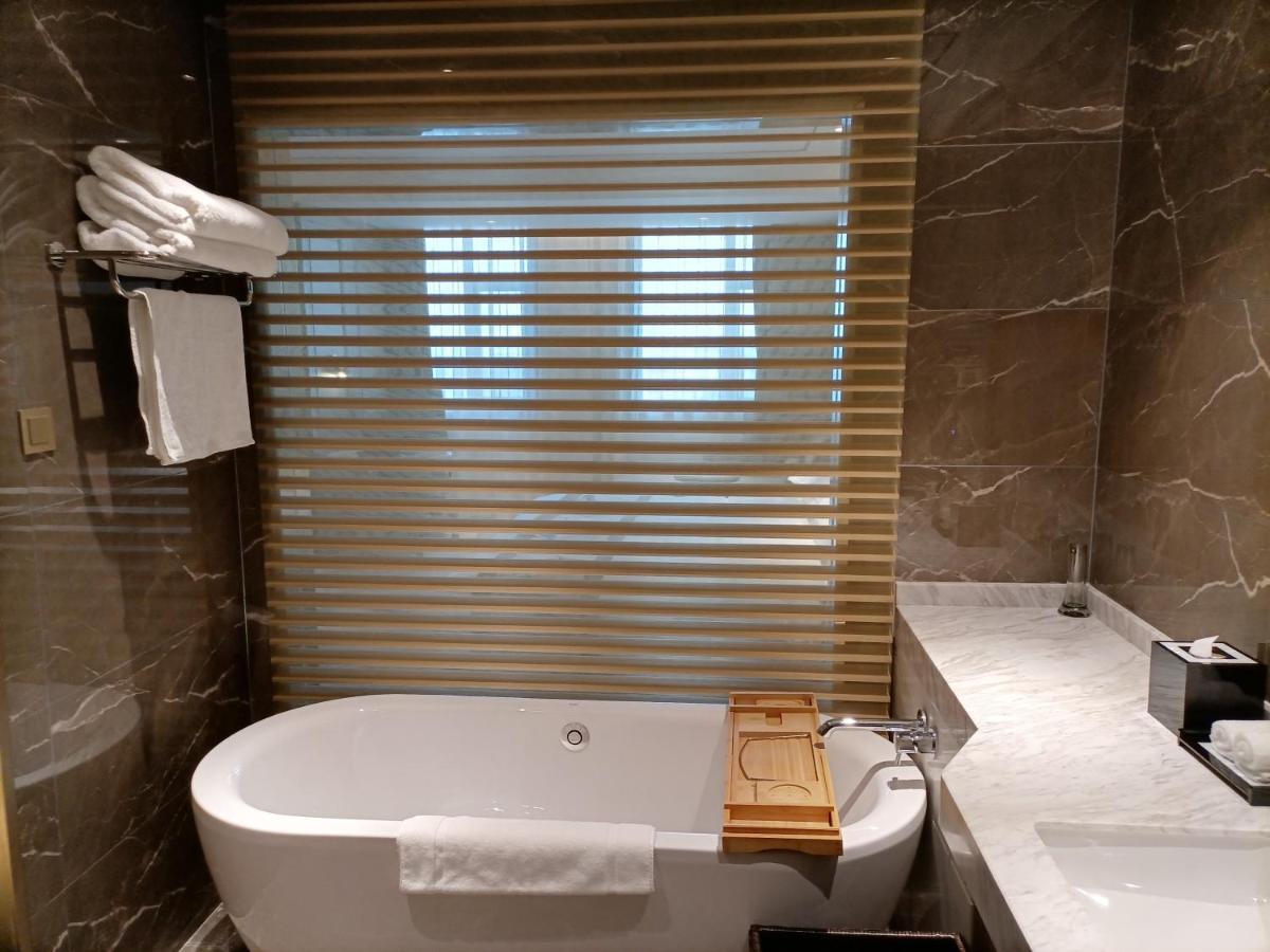 Baoying Jinling Hotel Bagian luar foto