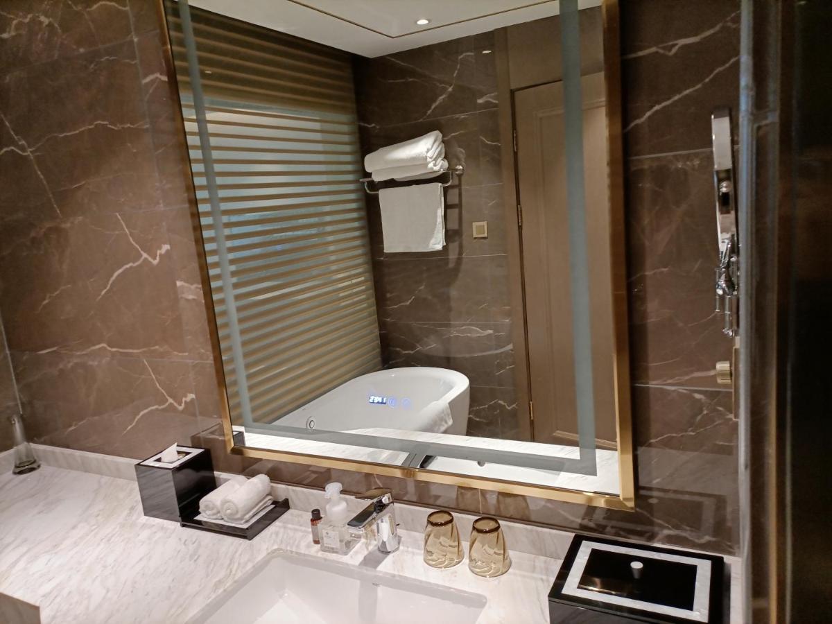 Baoying Jinling Hotel Bagian luar foto