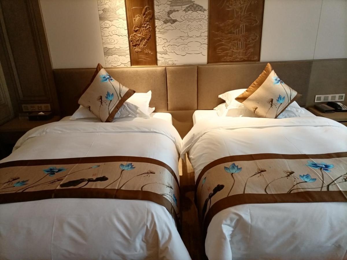 Baoying Jinling Hotel Bagian luar foto
